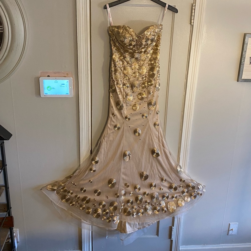 Kiss Kiss Formal. Size 6. Gold sequins tan lining
